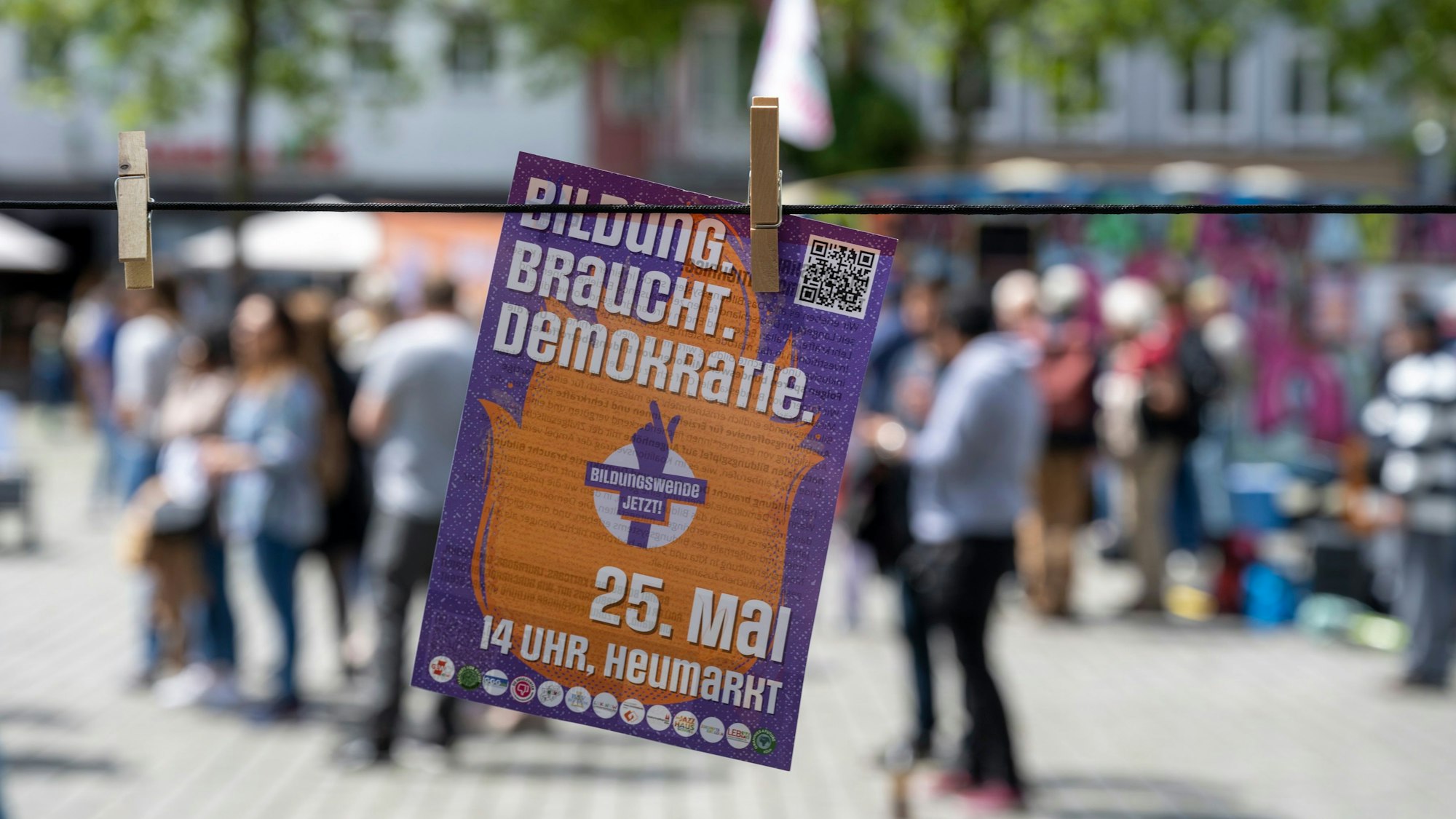 Ein Plakat verweist auf die Veranstaltung am Heumarkt.