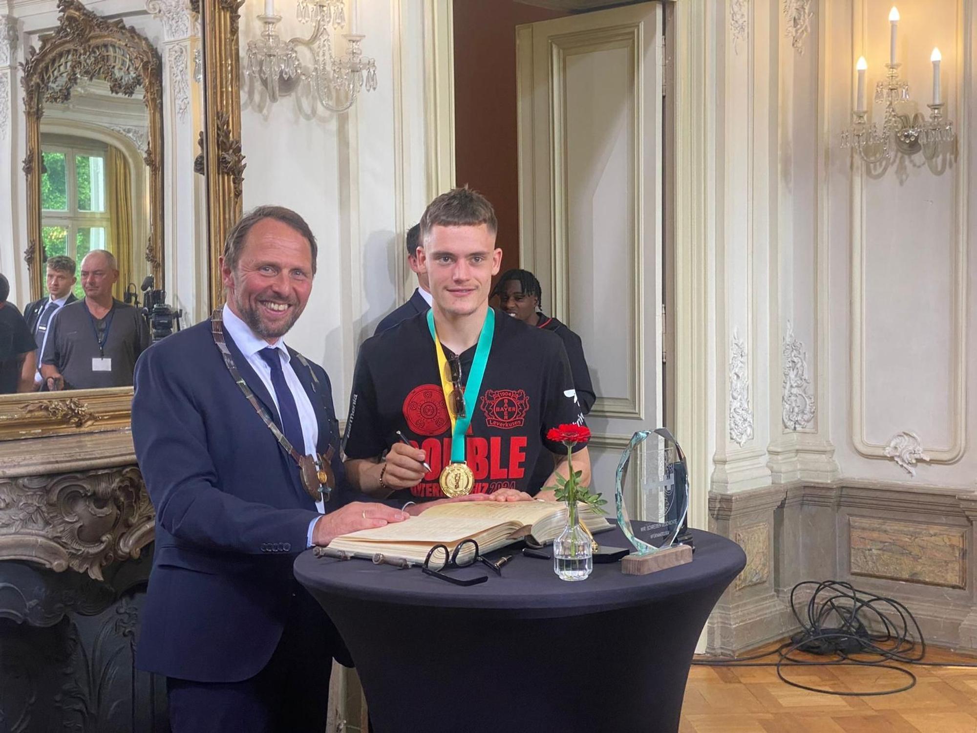 OB Uwe Richrat und Florian Wirtz.