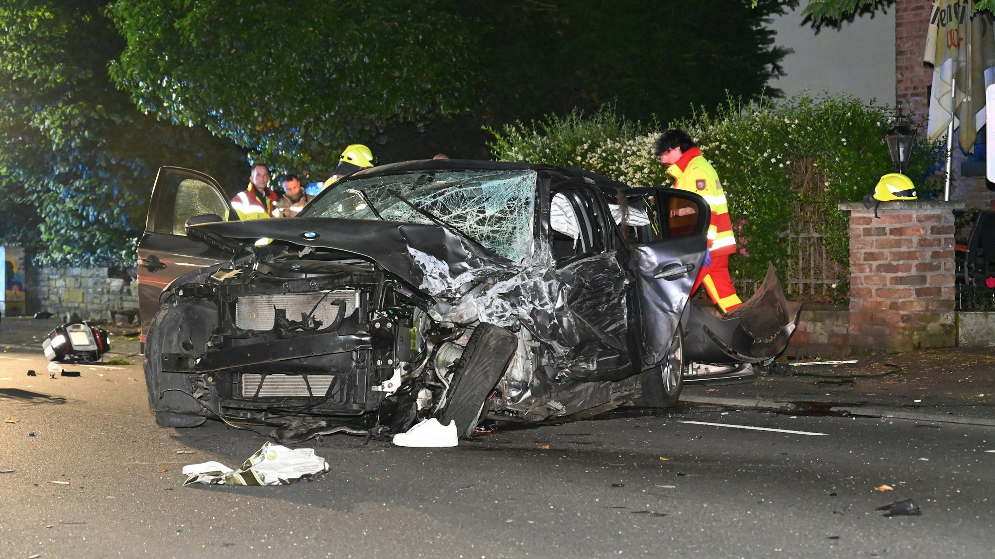 Ein VU-Team aus Köln hat die Polizei Rhein-Erft bei der Unfallaufnahme unterstützt.
