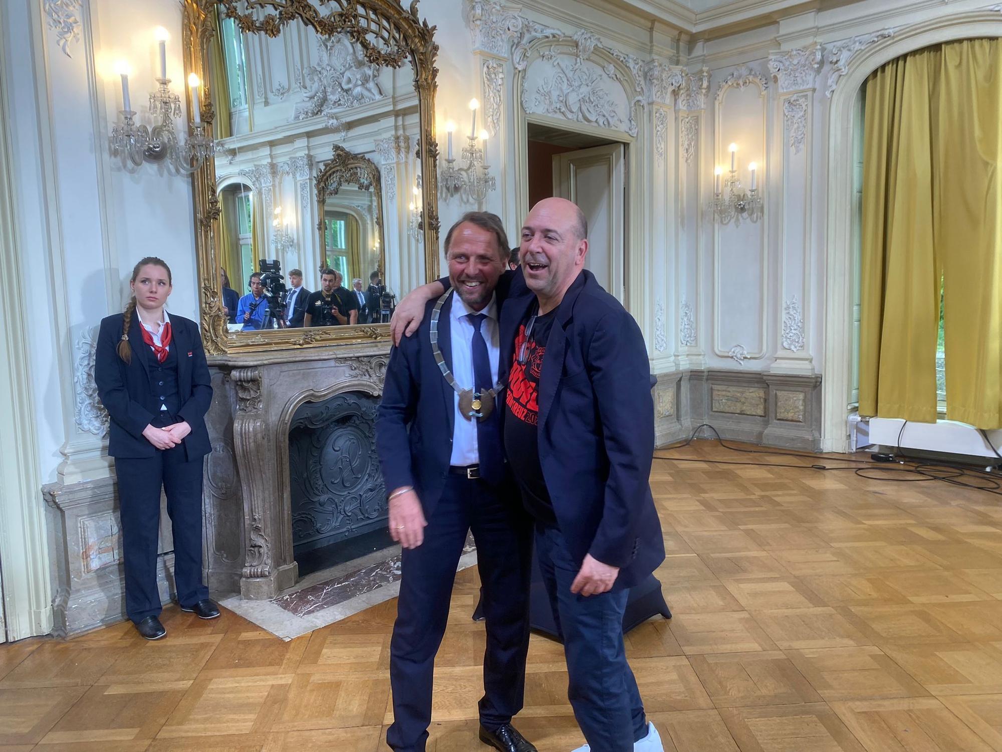Gute Laune beim Empfang auf Schloss Morbroich: Uwe Richrath und Fernando Carro.