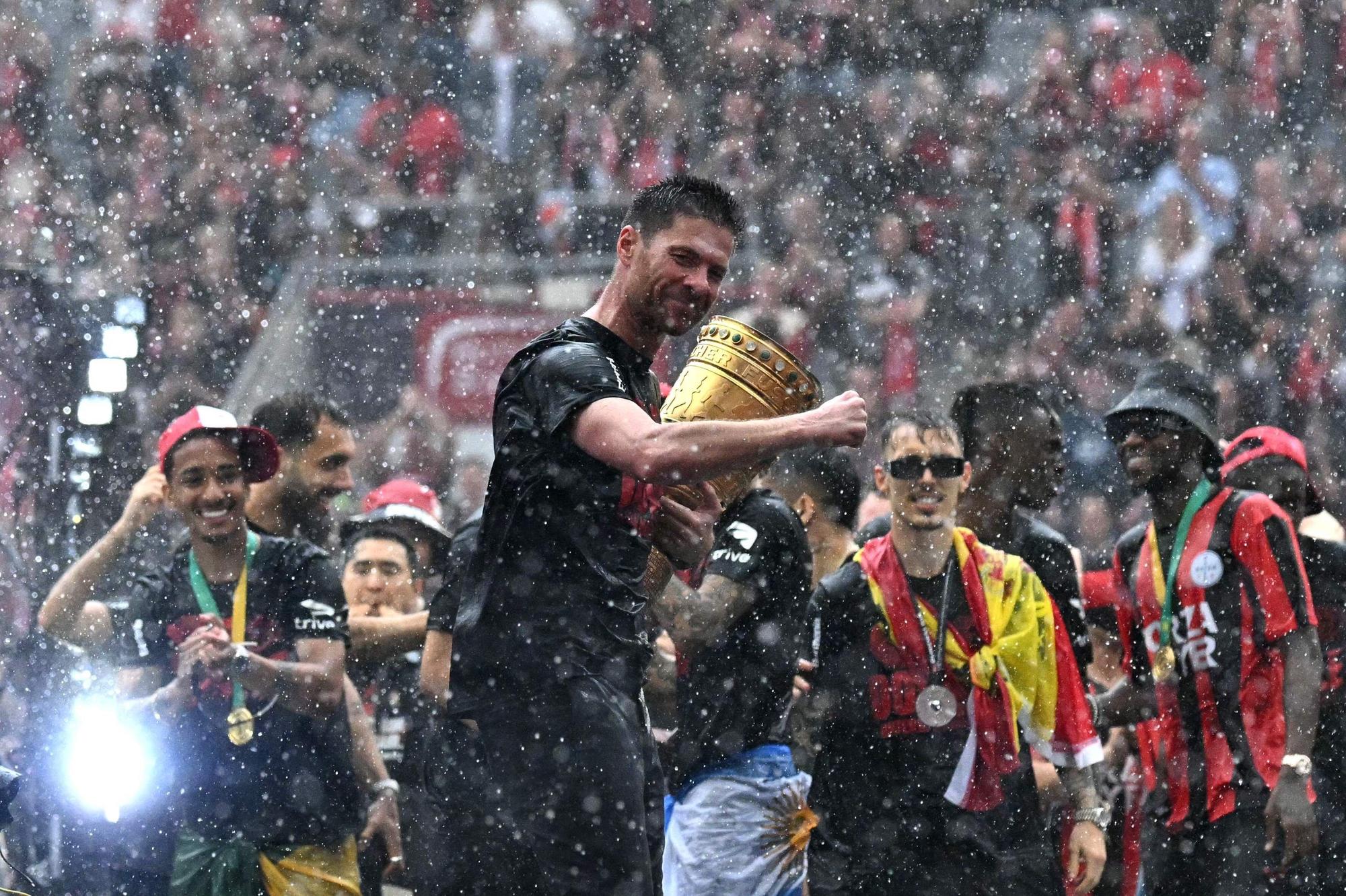 Noch im Regen: Jubel bei Xabi Alonso