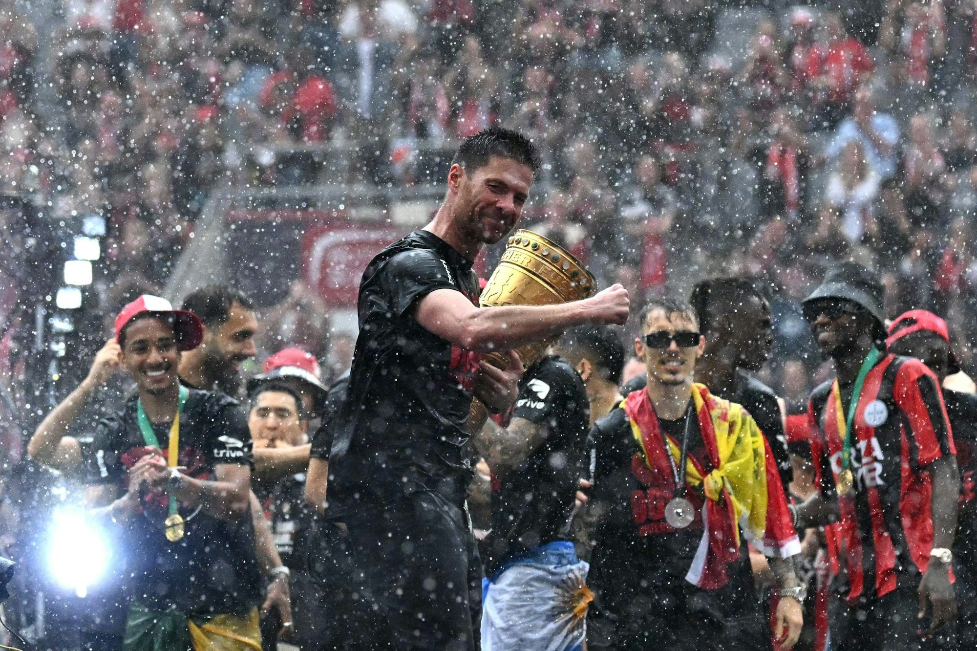 Noch im Regen:  Jubel bei Xabi Alonso