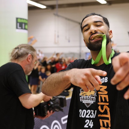 Die Dragons Rhöndorf um Tyreese Blunt holen zwar die Meisterschaft, doch ein Aufstieg bleibt ihnen verwehrt.