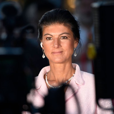 Sahra Wagenknecht hat Annalena Baerbock vorgeworfen, „keine Zeitung“ zu lesen und behauptet, Wladimir Putin wolle verhandeln. Derartig realitätsferne Darstellungen haben bei BSW und AfD Methode. (Archivbild)