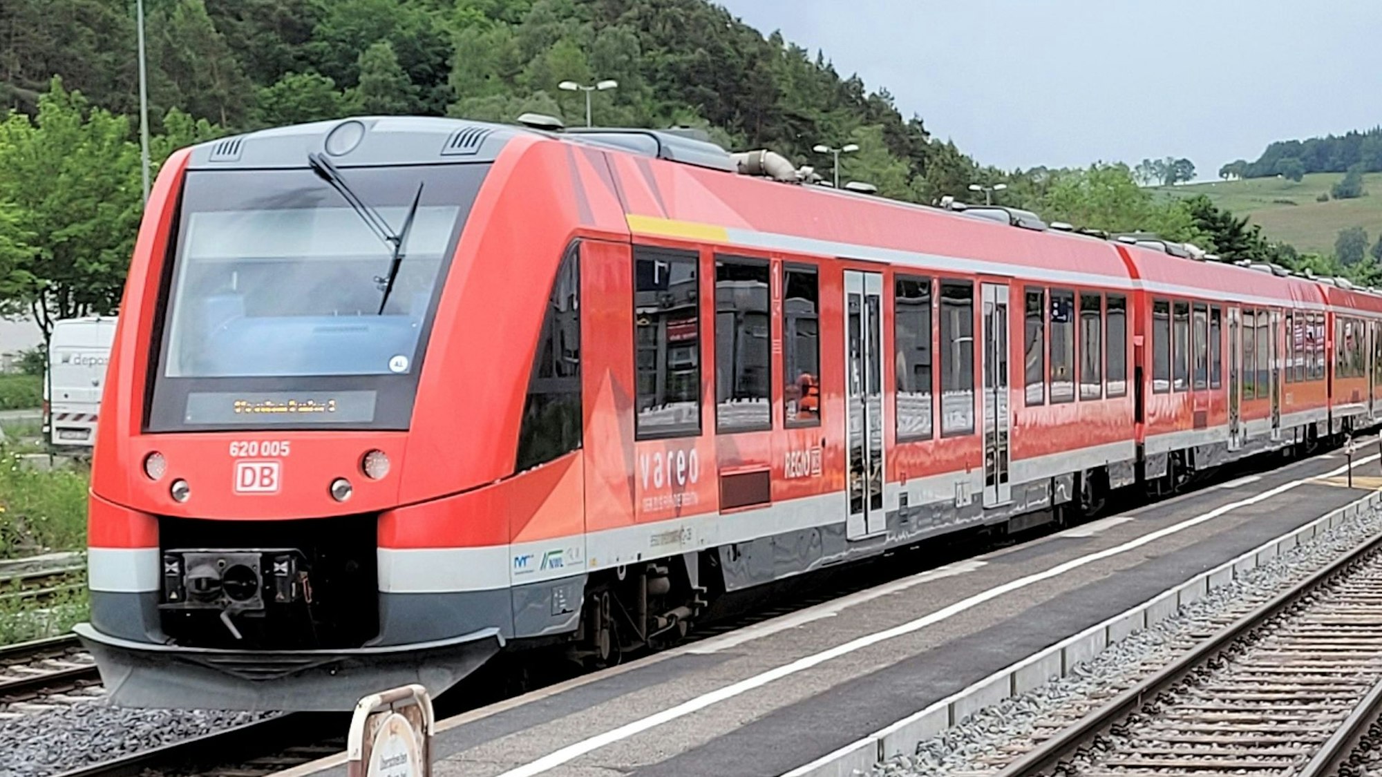 Das Bild zeigt einen Zug auf Eifelstrecke.