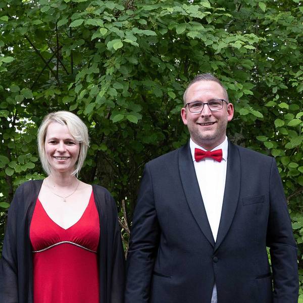 Freuen sich auf die kommende Session: Das designierte Porzer Dreigestirn um Detlef Grenz (l.), Jennifer Sangermann und Benjamin Hartung.