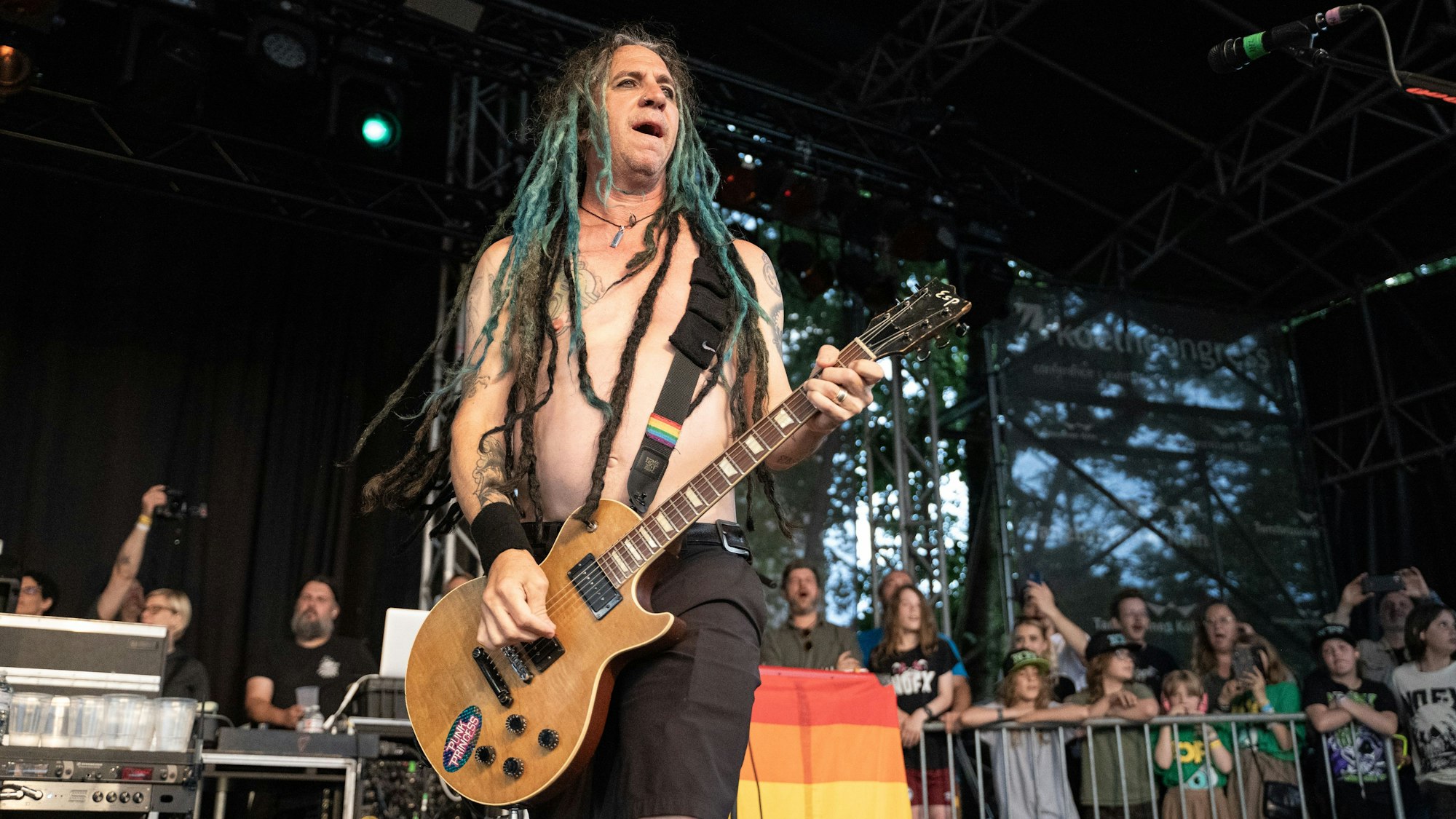 NOFX-Gitarrist Eric Melvin beim letzten Konzert US-Punkband in Köln.