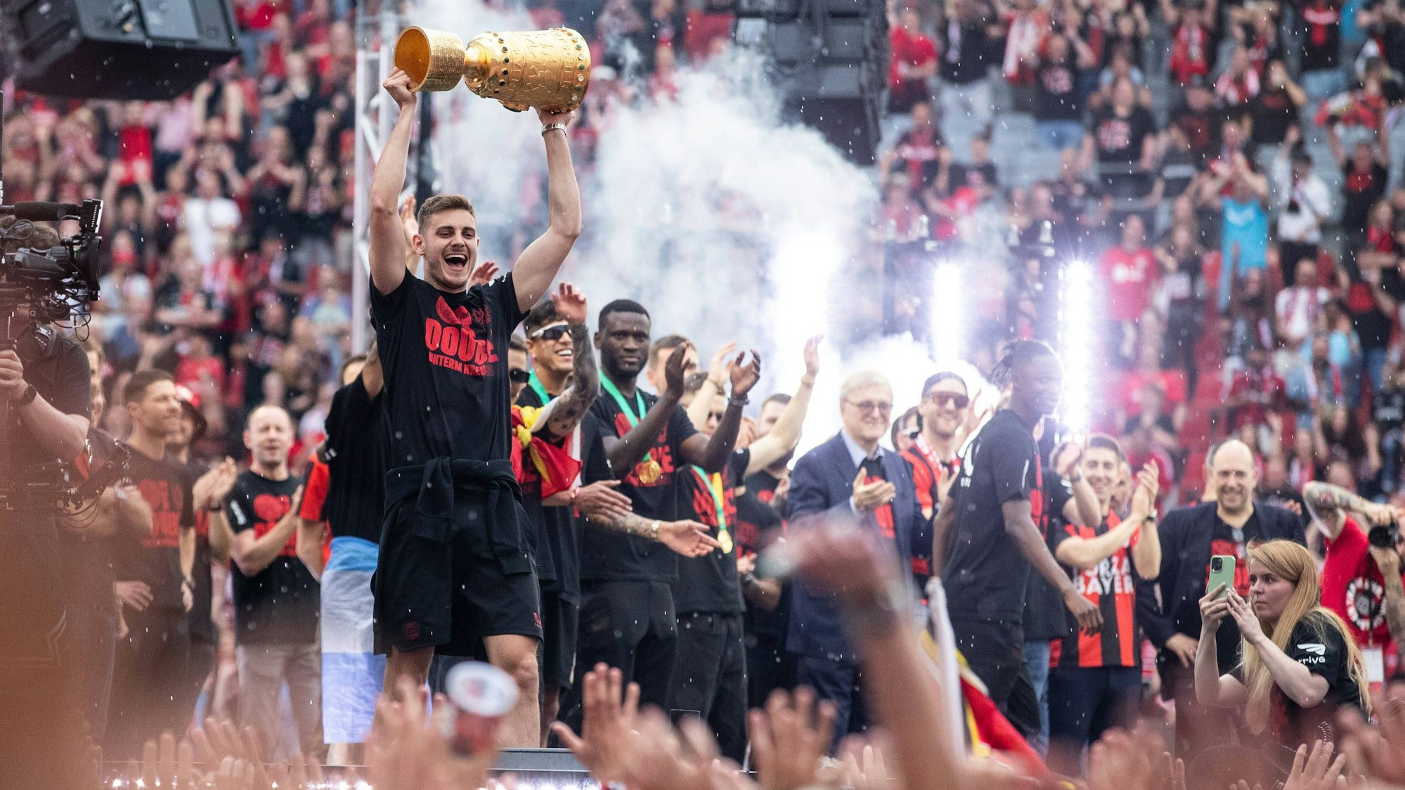 COMING HOME: Bayer 04 Leverkusen, Meisterfeier 26.05.2024. Josip Stanisic Bayer 04 Leverkusen, 2 COMING HOME: Bayer 04 Leverkusen, Meisterfeier Leverkusen, BayArena 26.05.2024. *** COMING HOME Bayer 04 Leverkusen, championship celebration 26 05 2024 Josip Stanisic Bayer 04 Leverkusen, 2 COMING HOME Bayer 04 Leverkusen, championship celebration Leverkusen, BayArena 26 05 2024 Copyright: xBEAUTIFULxSPORTS/Buriakovx