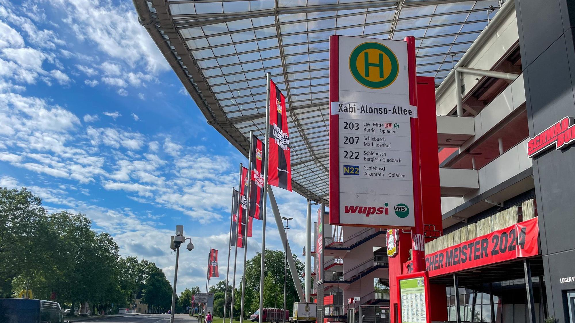 Ob der Aufkleber „Xabi-Alonso-Allee“ jemals entfernt wird?