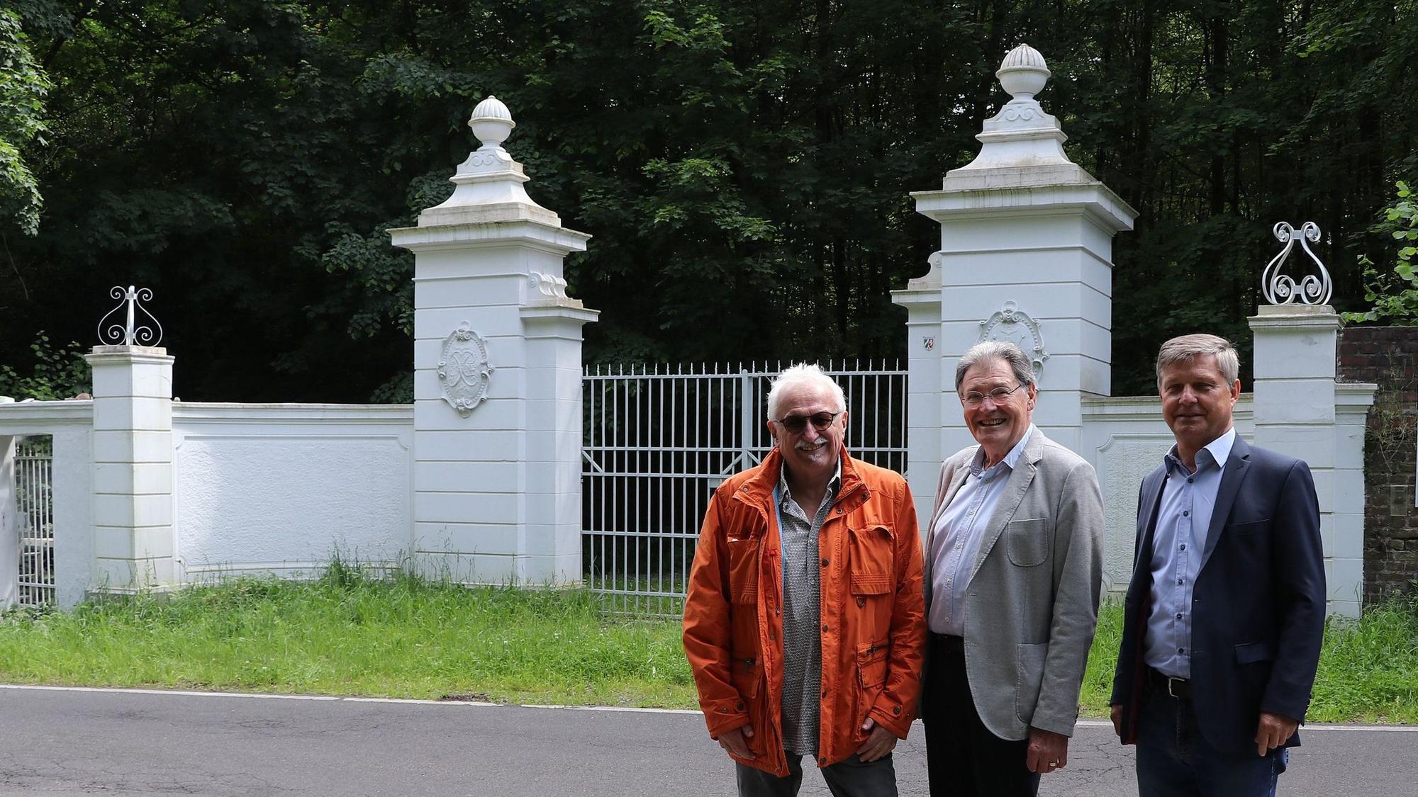 Auf dem Bild ist das Westportal des Landschaftsparks zu sehen.