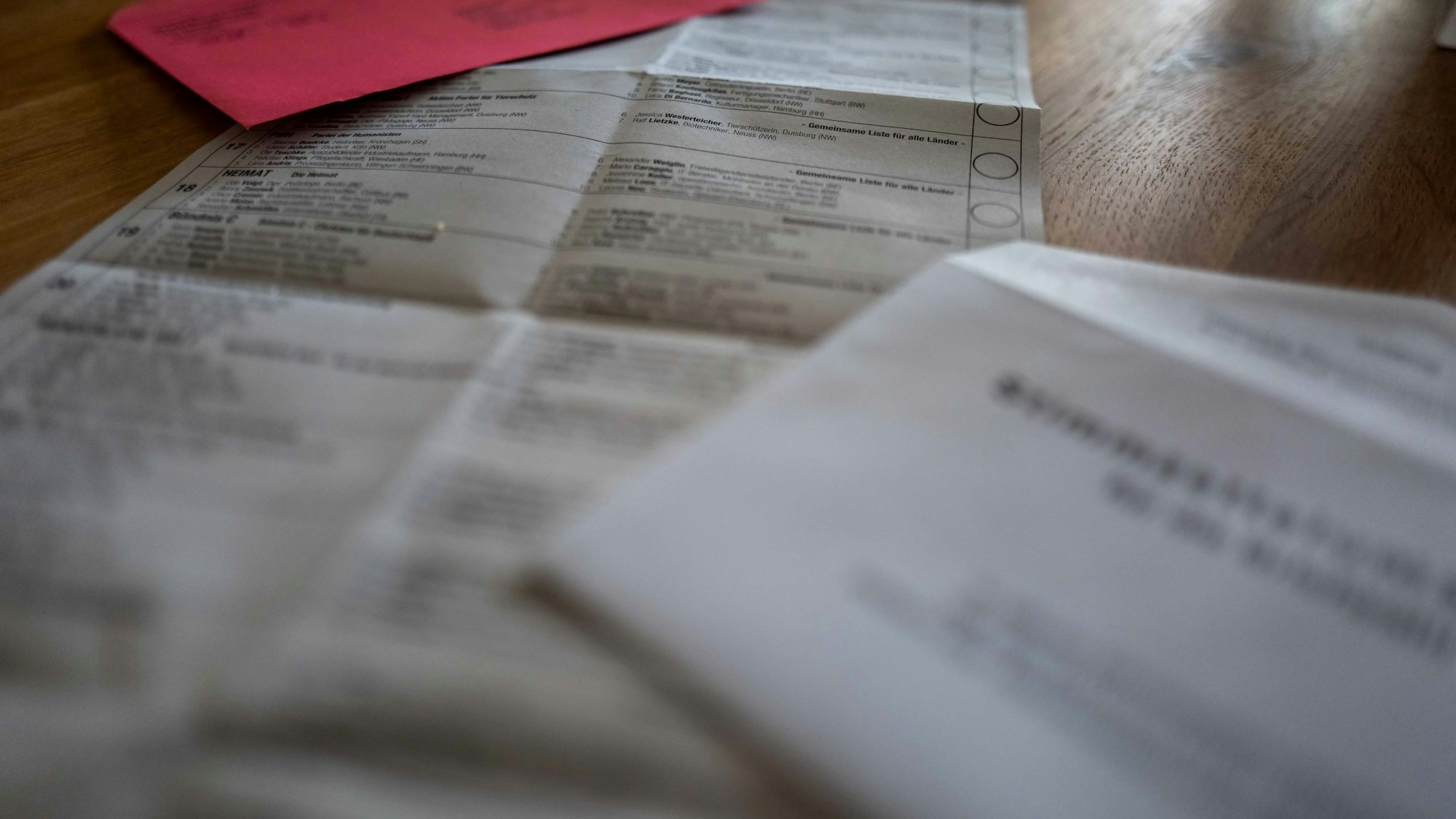 Ausgebreitete Wahlzettel