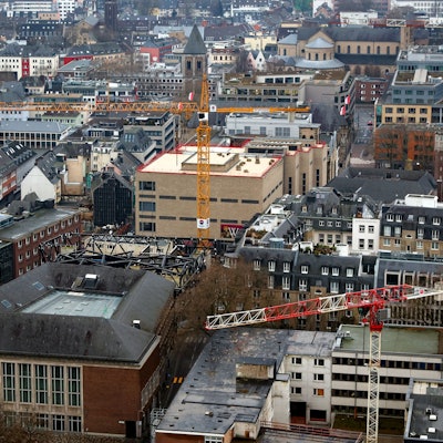 Blick von oben auf das Historische Museum (links) und das Wallraf-Richartz-Museum (helle Fassade in der Mitte).