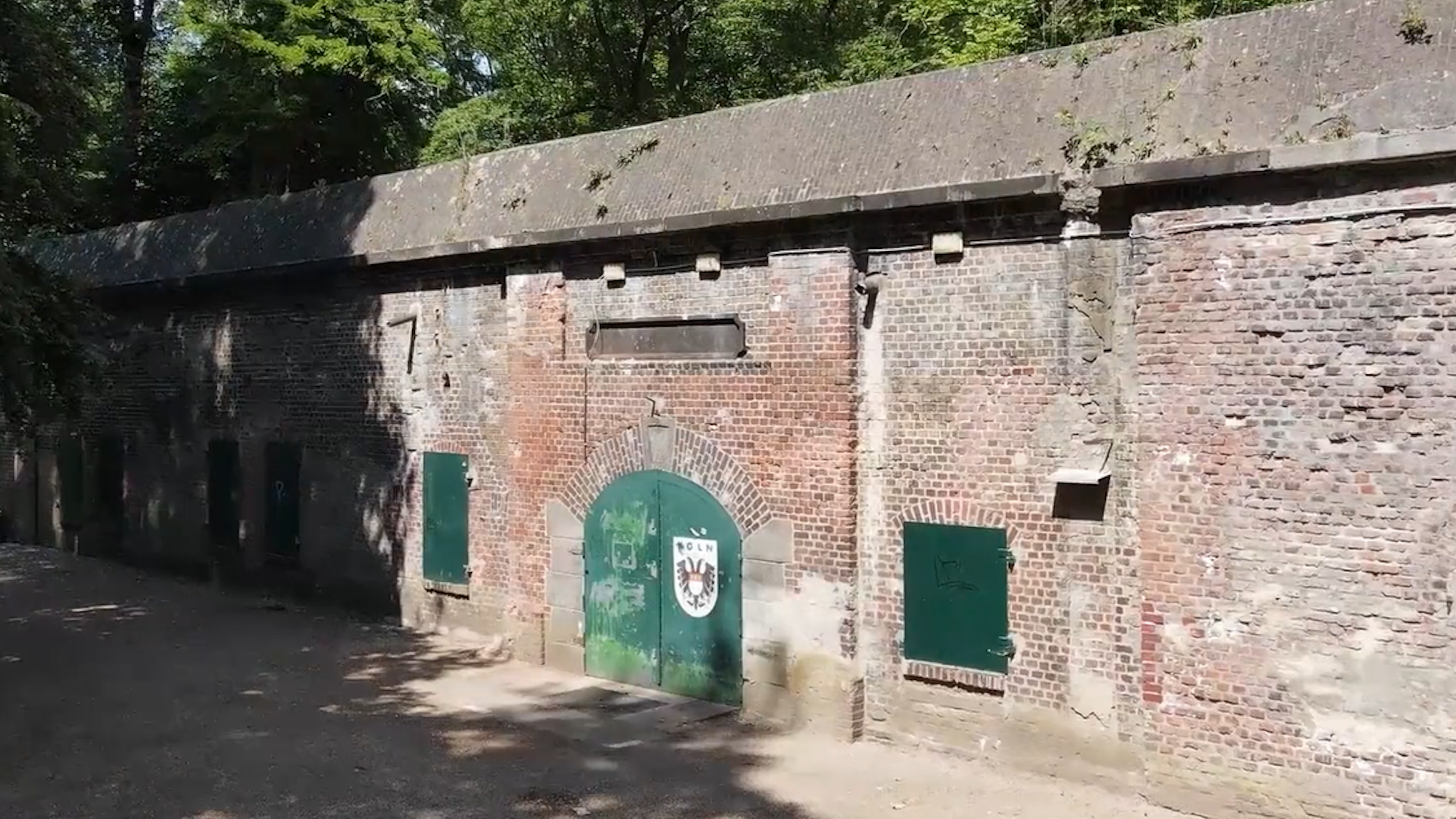 Zu sehen sind Teile einer Kölner Festungsanlage.