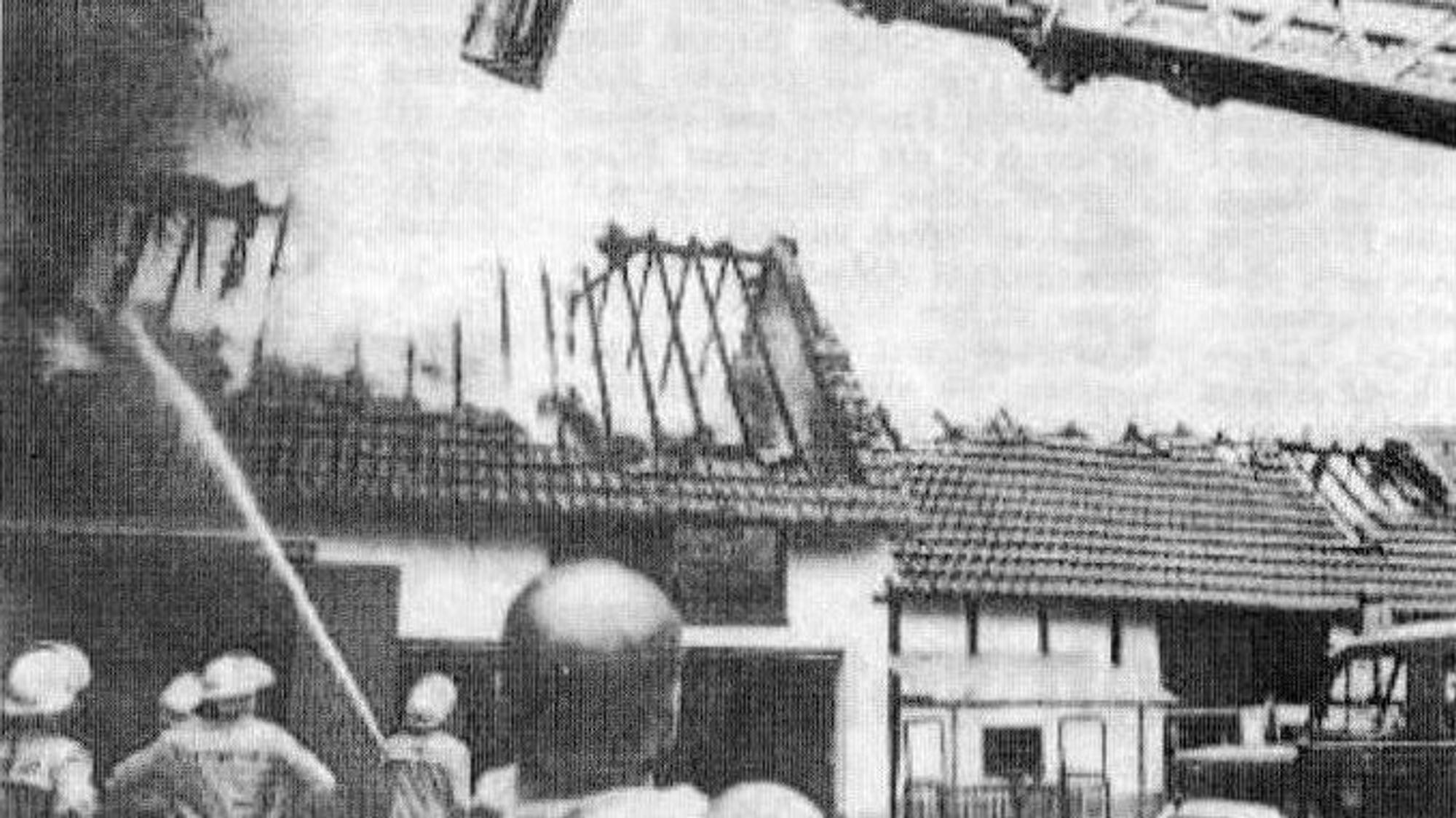 Altes Foto: Brand einer Scheune und Stallungen in der Poststraße.