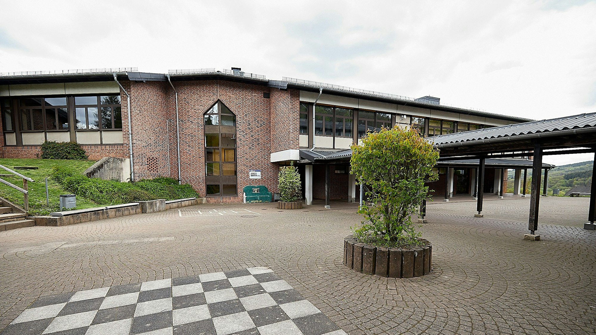 Blick auf die Gebäude der Clara-Fey-Schule.