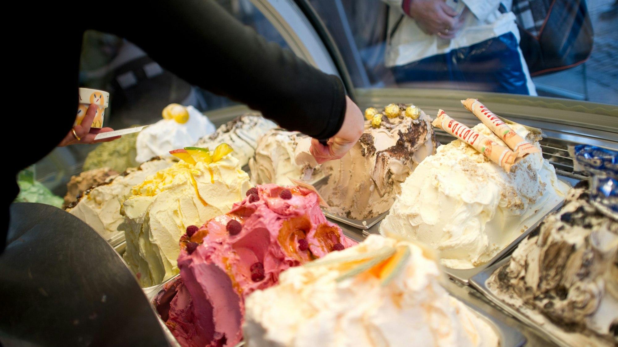 Eissorten im Eiscafé