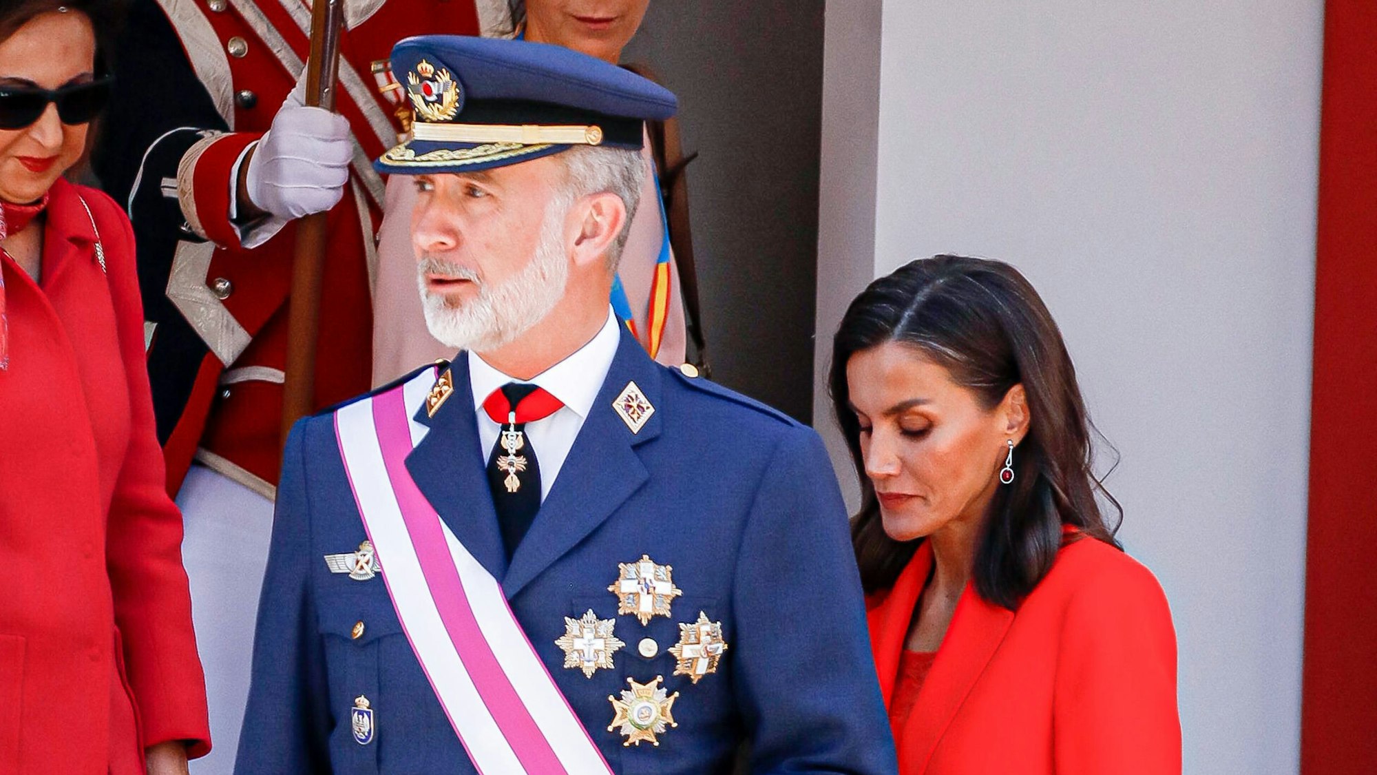König Felipe und Königin Letizia auf einer Parade am 25. Mai 2024 in Oviedo.