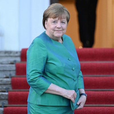 Angela Merkel erschien zum Staatsbankett zu Ehren des Präsidenten von Frankreich Macron komplett in Grün.