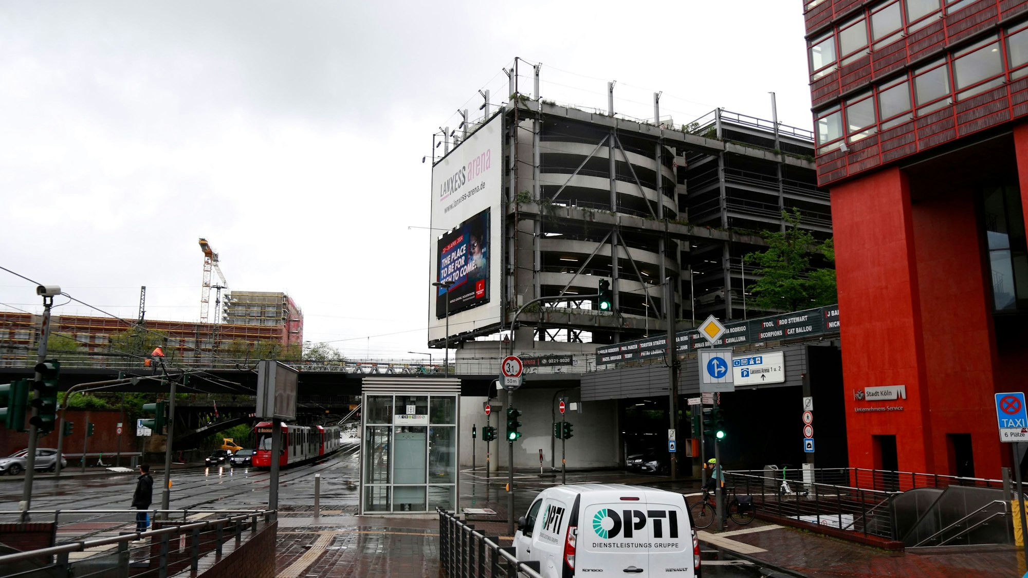 Die Parkhäuser an der Lanxess Arena und unter dem Stadthaus.