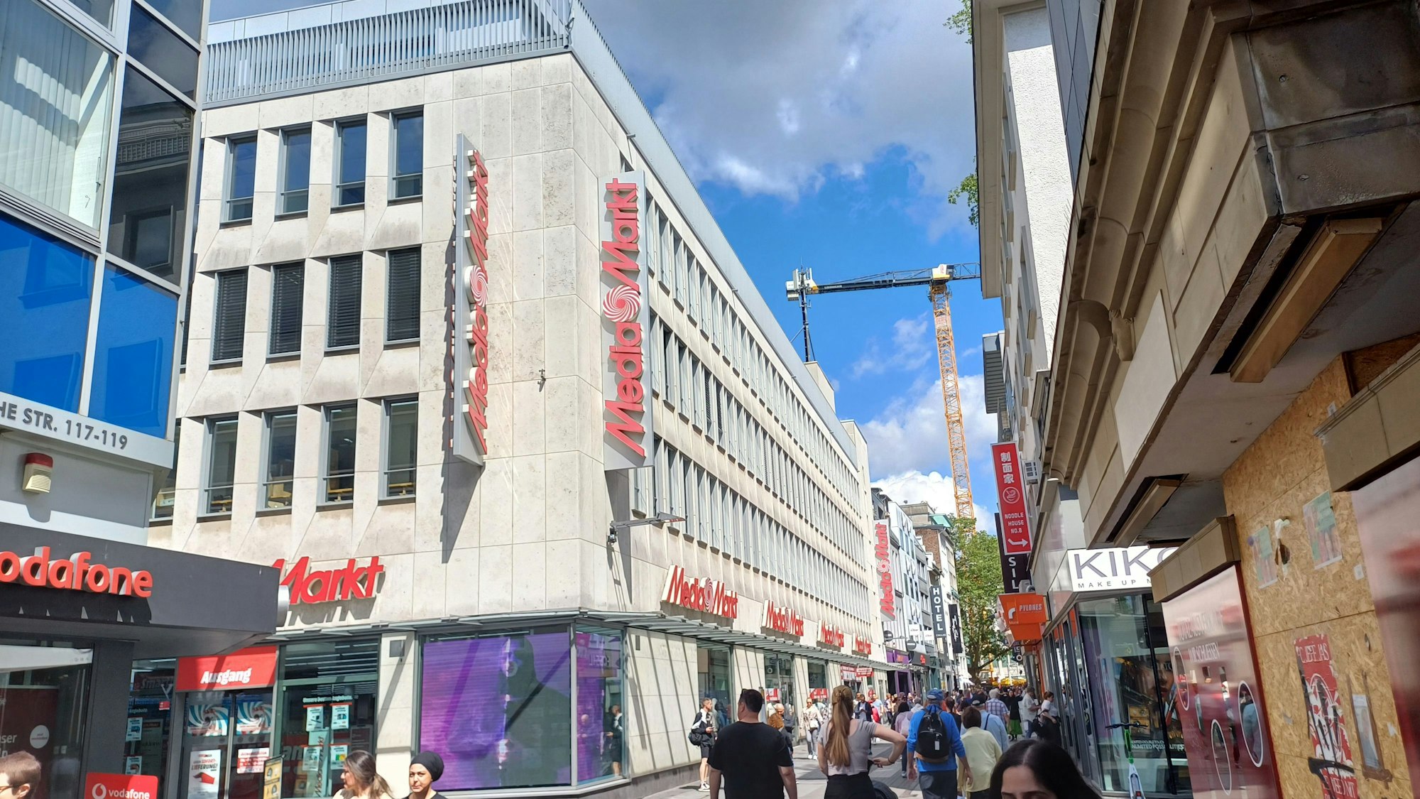 Das Haus auf der Hohe Straße, in dem der Mediamarkt beheimatet ist, wird ab 2027 komplett umgebaut.