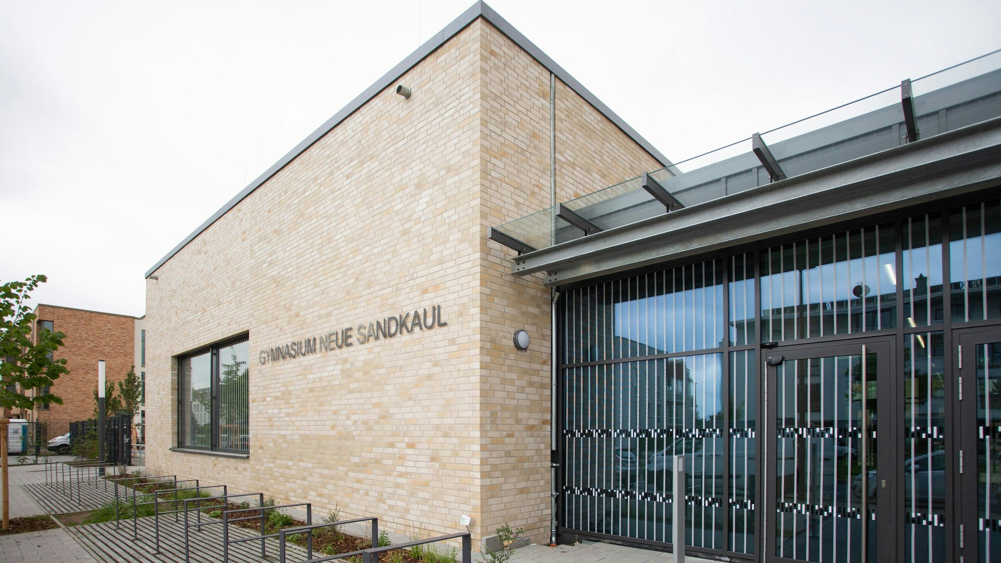 Das Gymnasium  Neue Sandkaul von außen