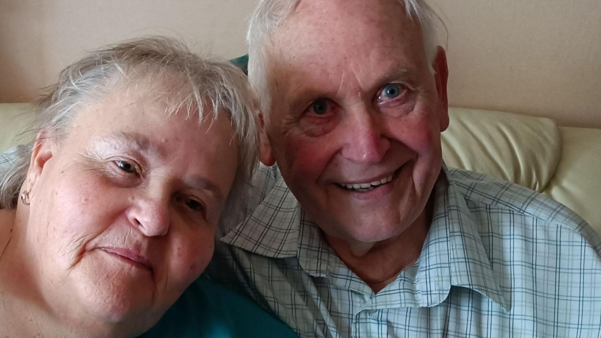 Hans Reiner und Anna Thissen in ihrem Zuhause in Sindorf.
