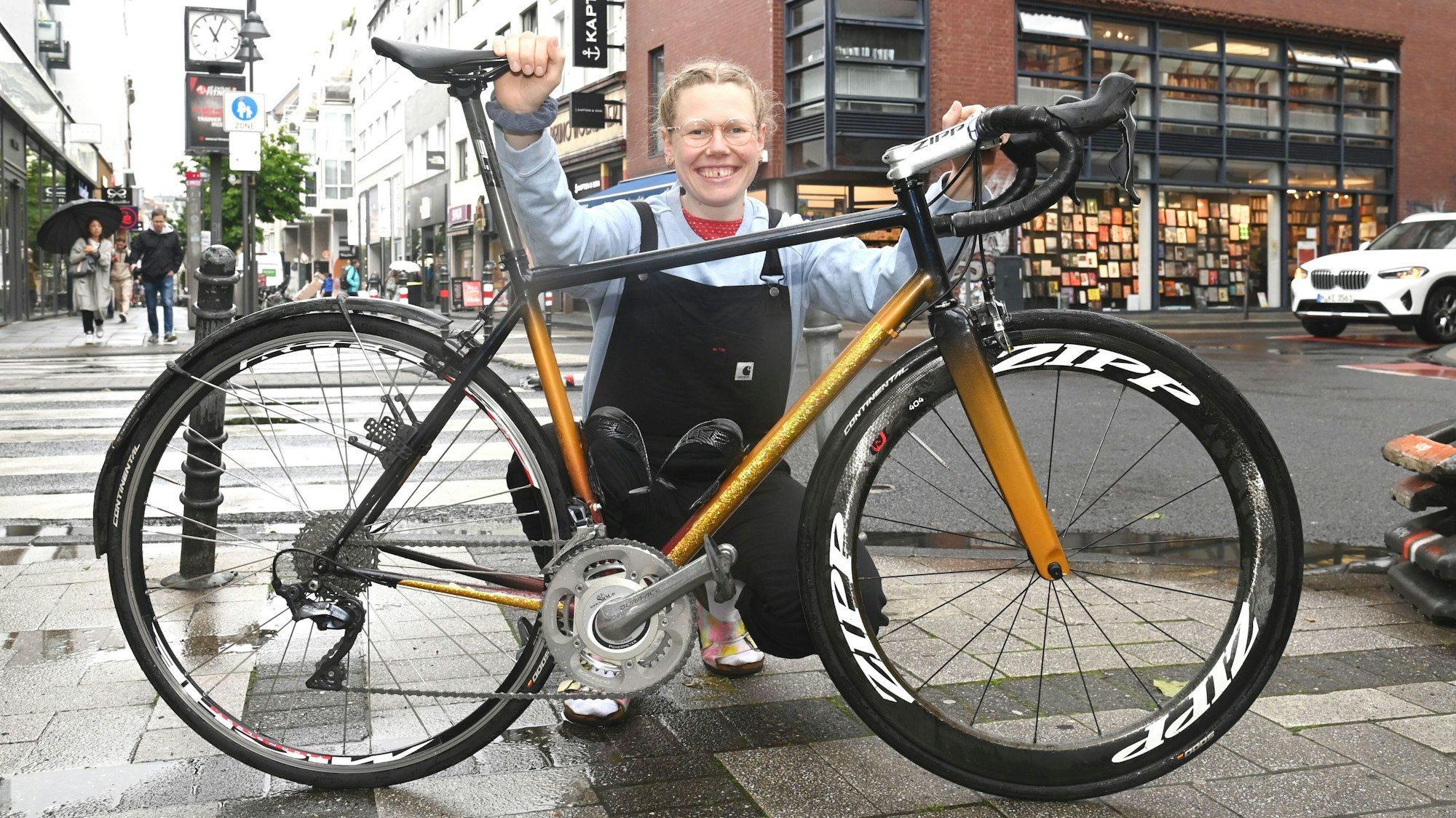 24.05.2024 Köln. 
Interview mit Radrennfahrerin Mieke Kröger. Als Bahnradfahrerin fährt sie zu den olympischen Spielen. Foto: Alexander Schwaiger