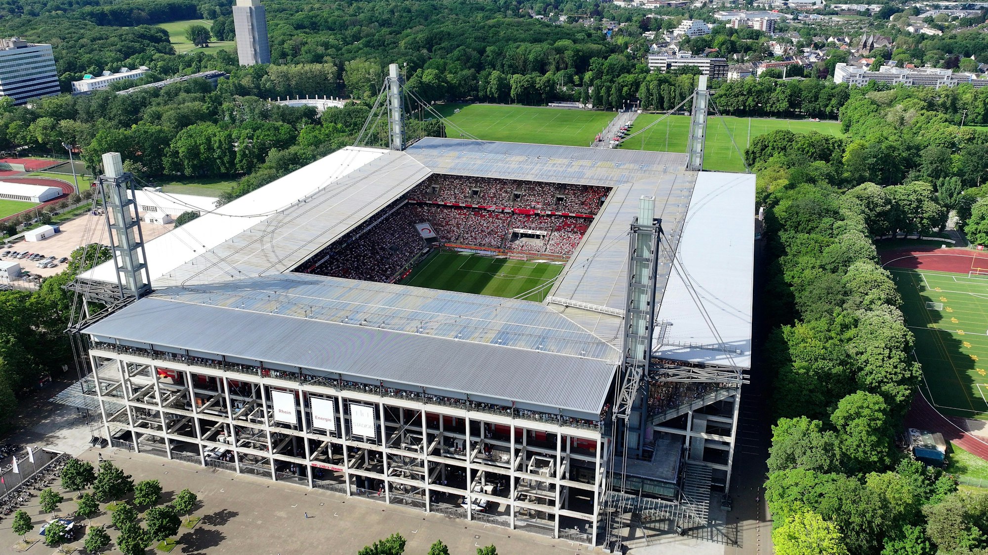 Blick auf das Rhein-Energie-Stadion, die Heimstätte des 1. FC Köln