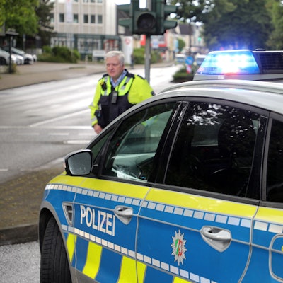Ein Polizeifahrzeug.
