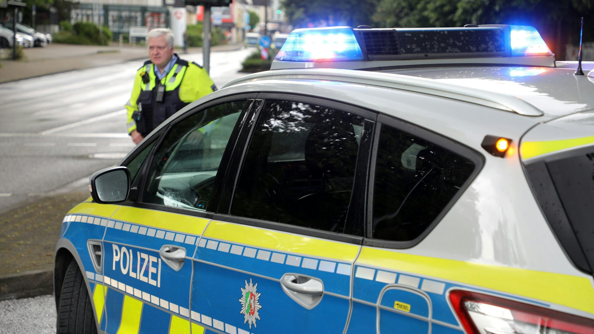 Ein Polizeifahrzeug.