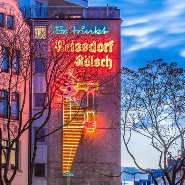 Die ikonische Reissdorf-Werbung am Rudolfplatz