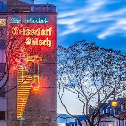 Die ikonische Reissdorf-Werbung am Rudolfplatz