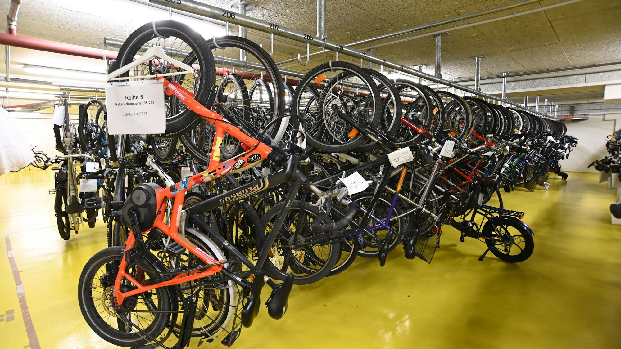 Der Fahrradkeller im Fundbüro an der Dillenburger Straße.
