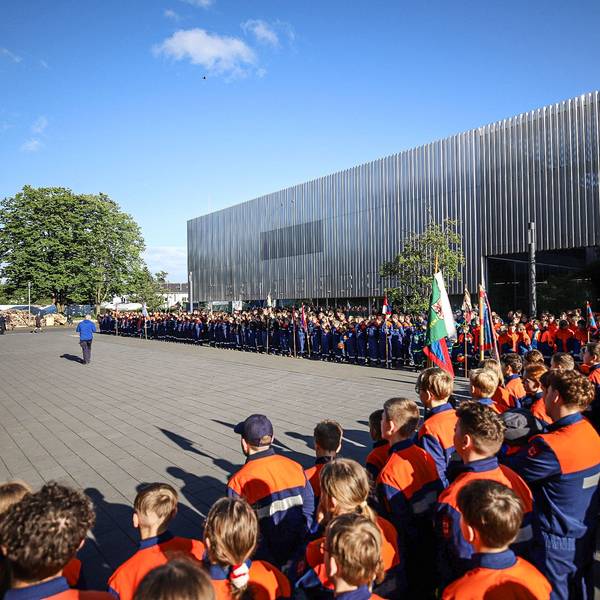 Viele junge Feuerwehrleute