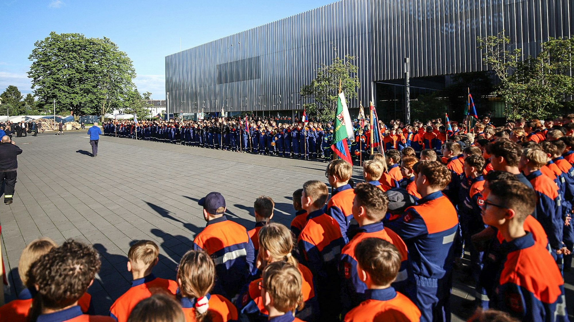 Viele junge Feuerwehrleute