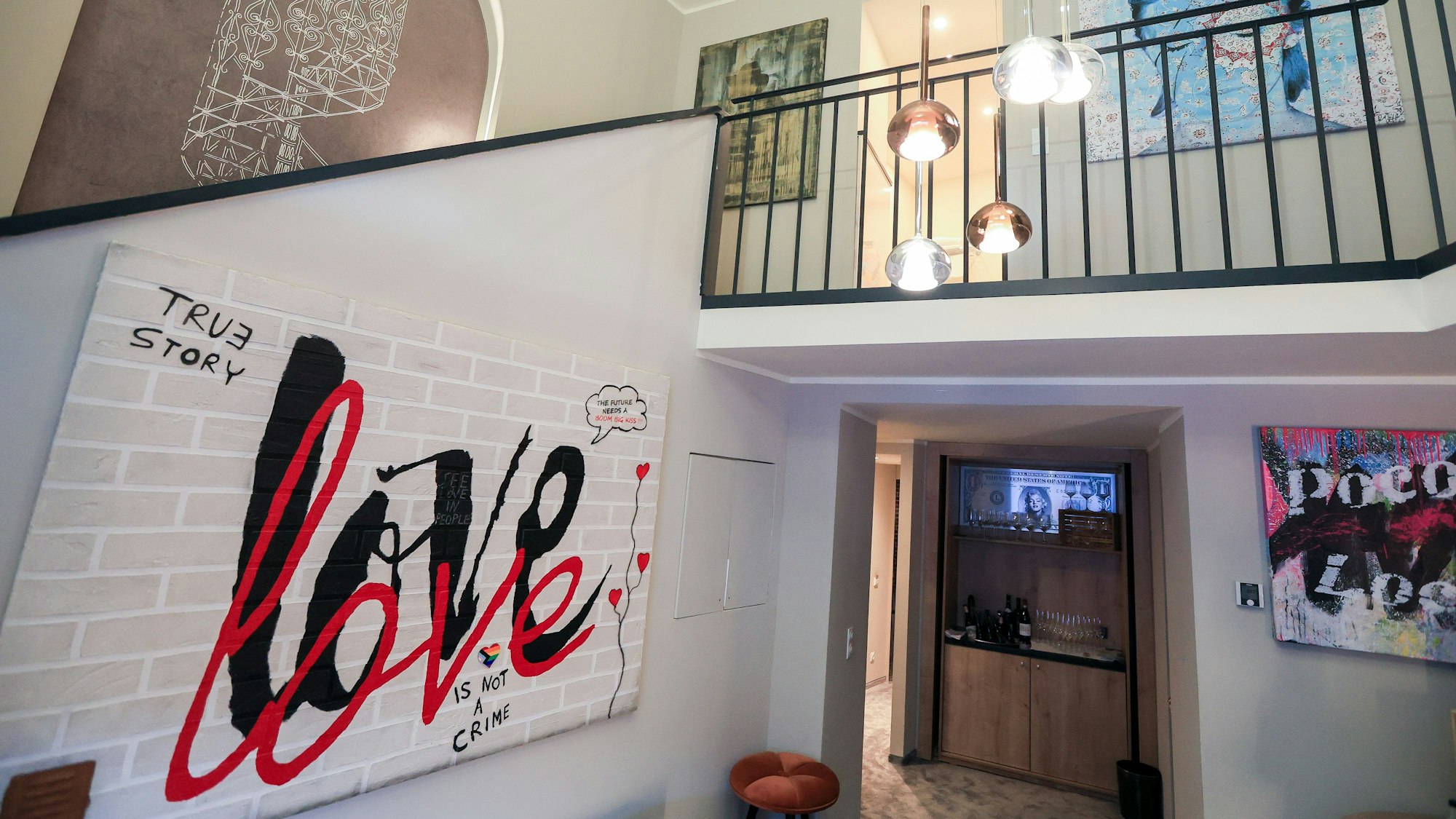 Das neue Kunstwerk von Sascha Dahl wird in der Art Suite des Wasserturm Hotel Cologne ausgestellt.