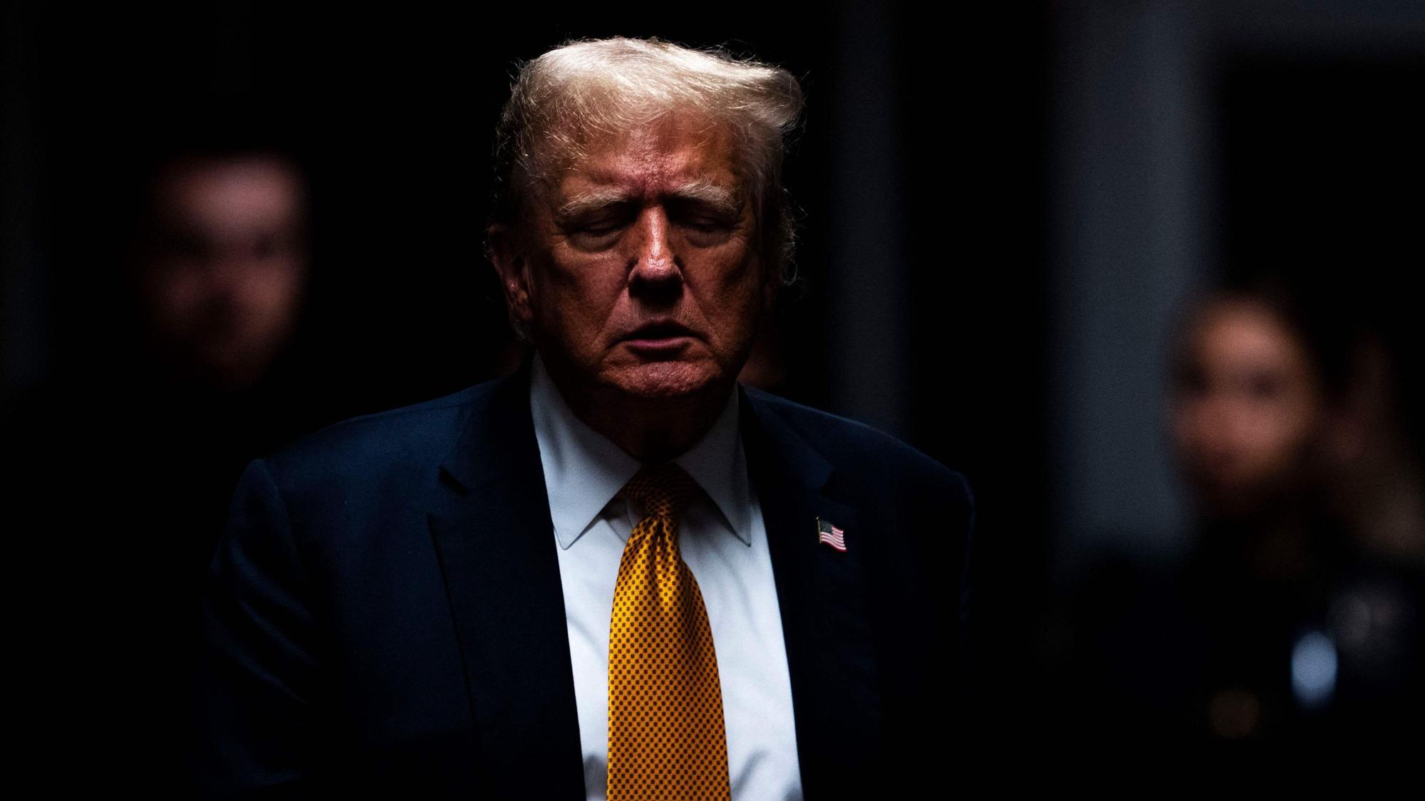 Bei einer Verurteilung droht Trump eine Geldstrafe oder eine mehrjährige Freiheitsstrafe, die auch zur Bewährung ausgesetzt werden könnte.