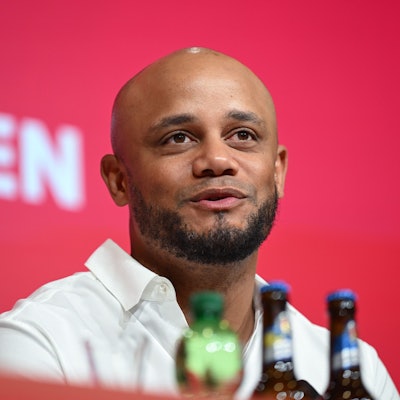 Vincent Kompany wird als neuer Trainer vorgestellt.
Vincent Kompany wurde als neuer Trainer beim FC Bayern vorgestellt.