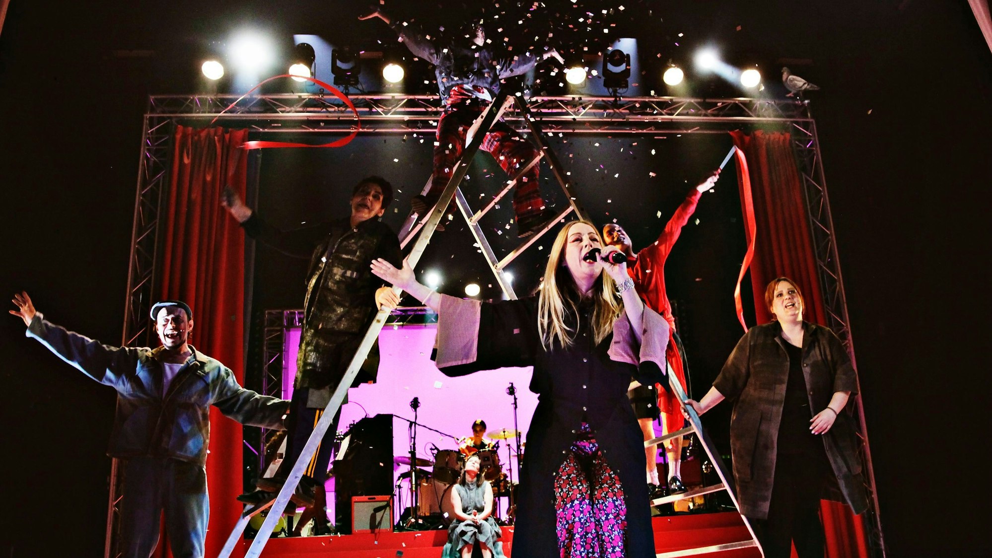 Christiane Rösinger: Die große Klassenrevue - Impulse Festival