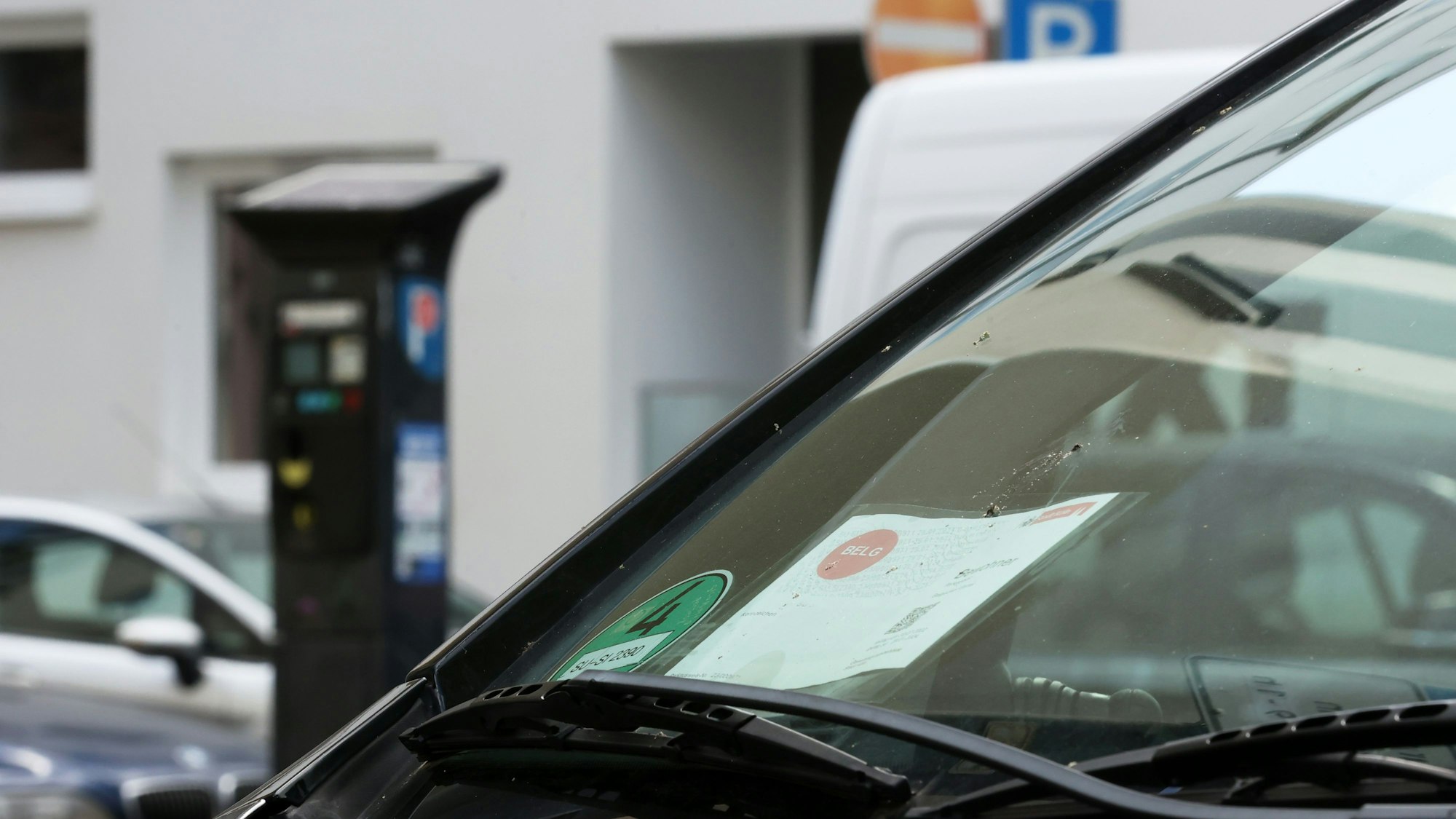 Der rote Punkt kennzeichnet das Anwohnerparken.