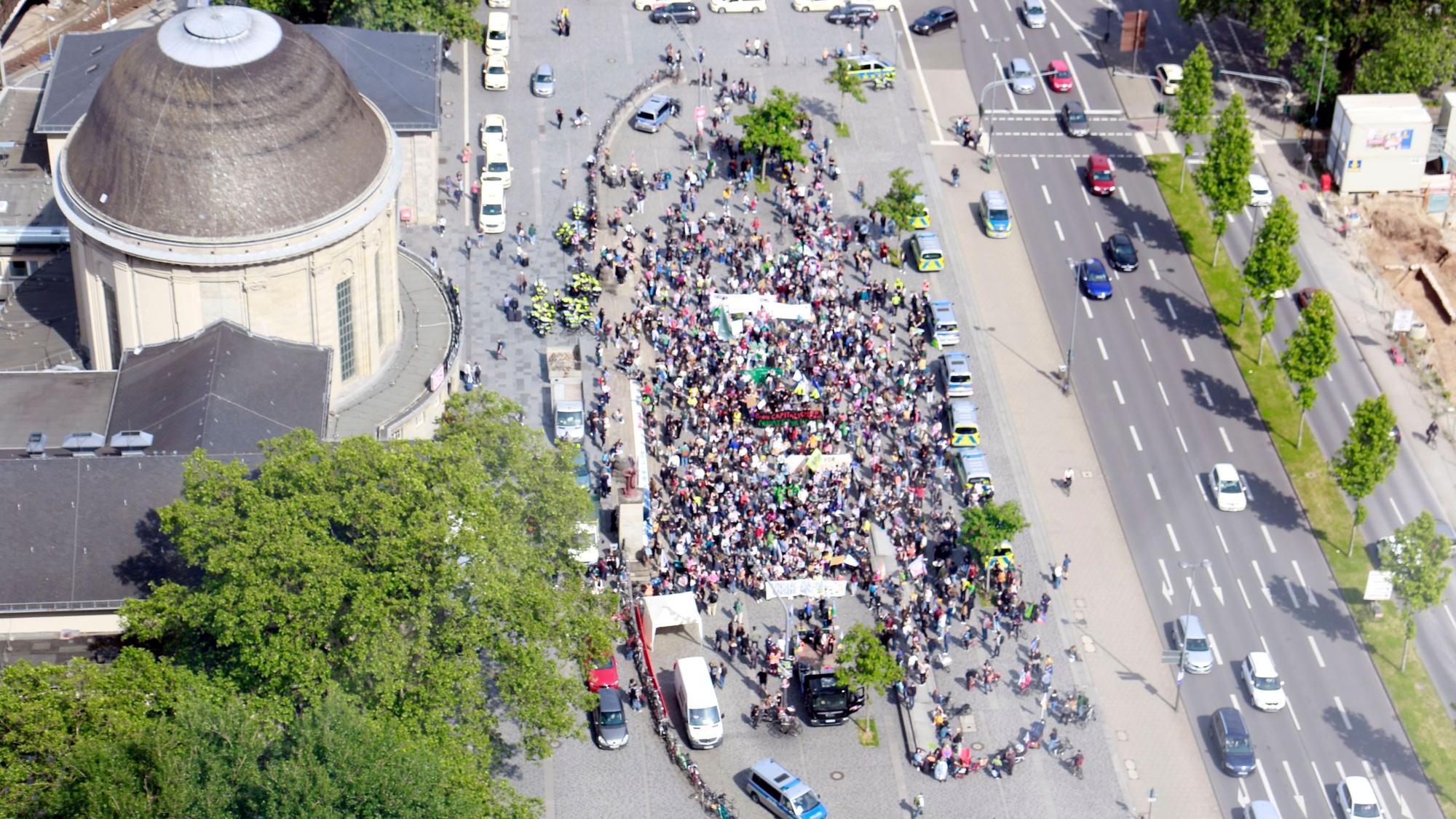 Der Demozug aus der Vogelperspektive