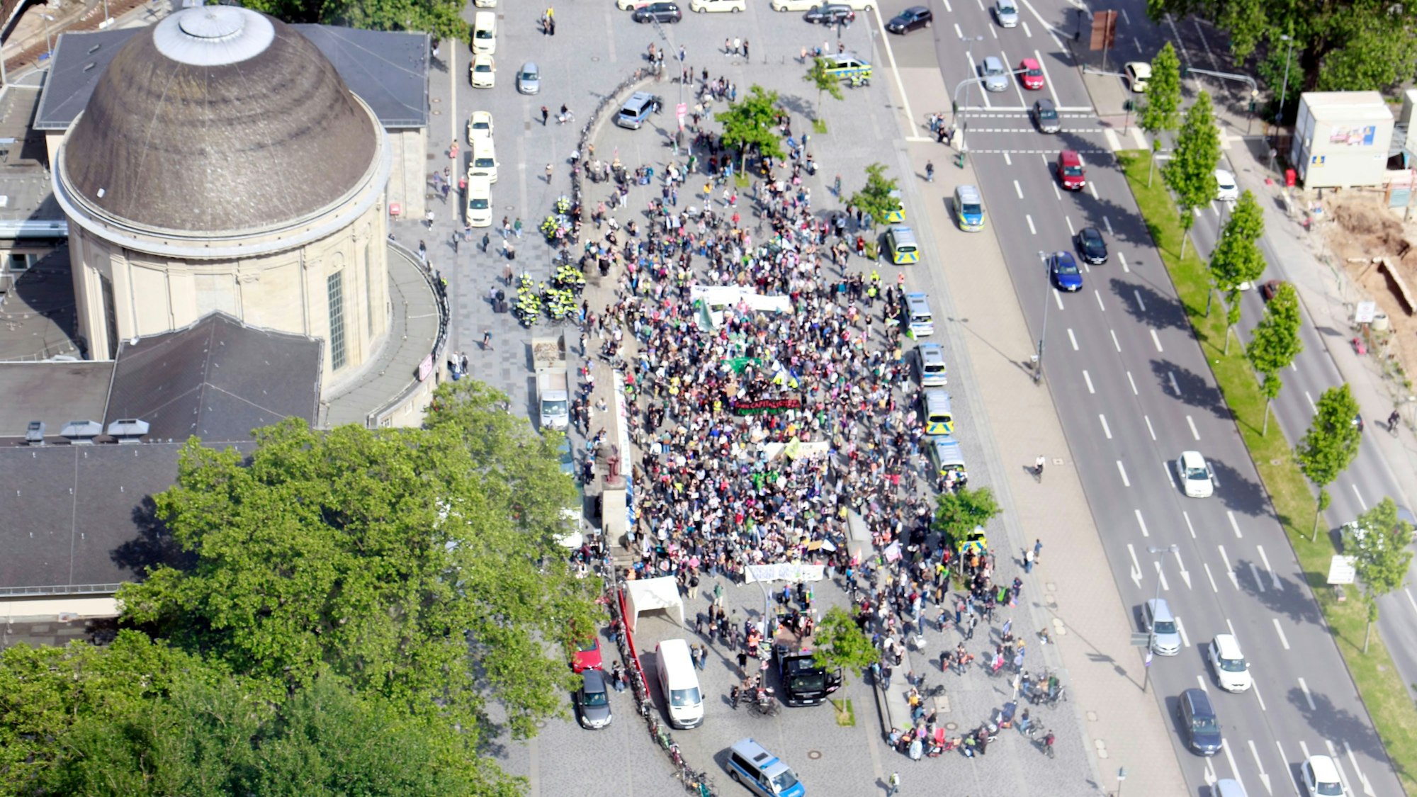 Der Demozug aus der Vogelperspektive