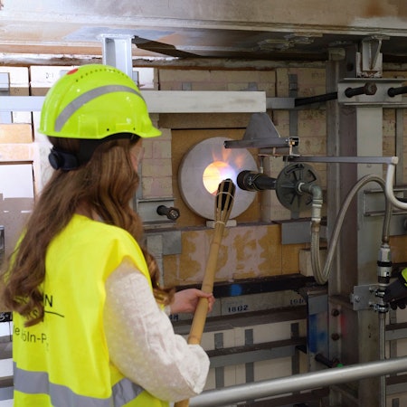 Dieses erste zeigt die Patin und Namensgeberin Alexandra mit Wannenleiter Ralf Gickel. Fotograf ist Olaf Rohl.