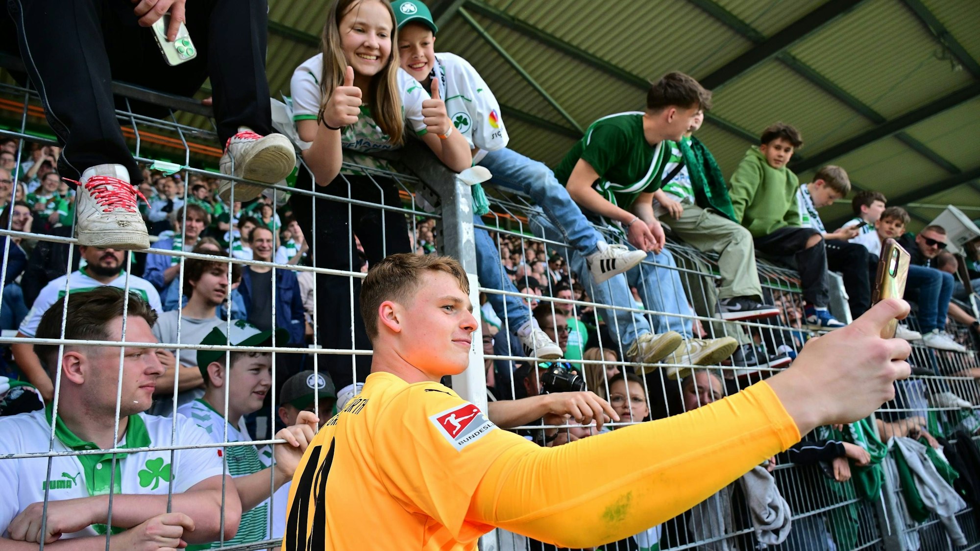 Jonas Urbig hat sich in der abgelaufenen Saison in Fürth extrem beliebt gemacht. Nun kehrt der Torhüter zurück nach Köln und soll eine tragende Figur der neuen Mannschaft werden.