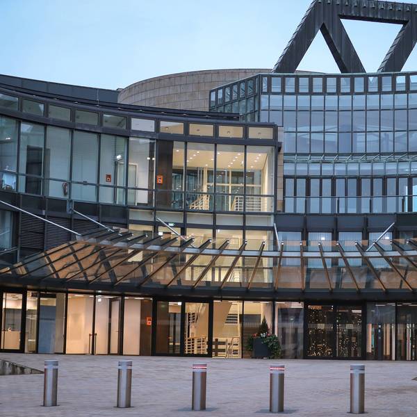 Bick auf den Eingang zum Düsseldorfer Landtag