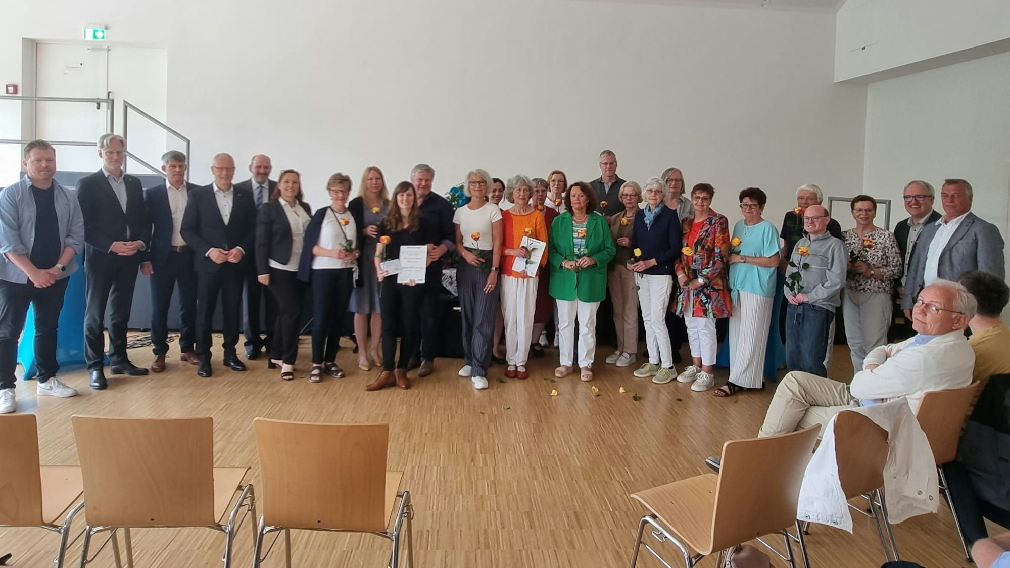 Ehrenamtler und CDU-Mitglieder bei der Verleihung des Bürgermeister-Büscher-Preises der CDU an ehrenamtlich engagierte Overather Bürger.