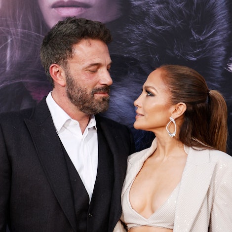 Jennifer Lopez (l.) und Ben Affleck im März 2023. Stecken die beiden in einer Krise? Die Sängerin sagte ihre US-Tournee komplett ab.