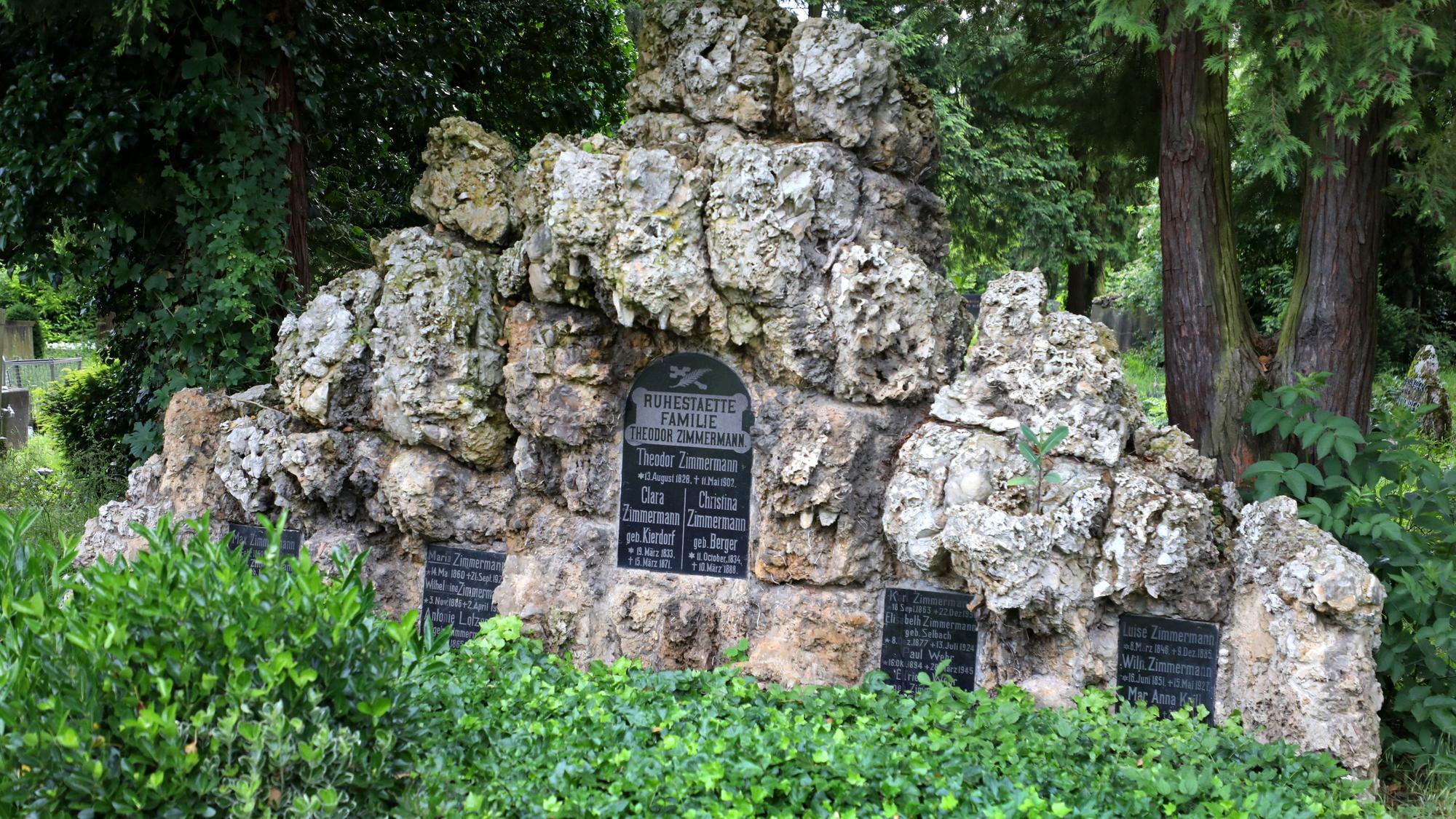 Ein Grottengrab auf Laurentiusfriedhof.