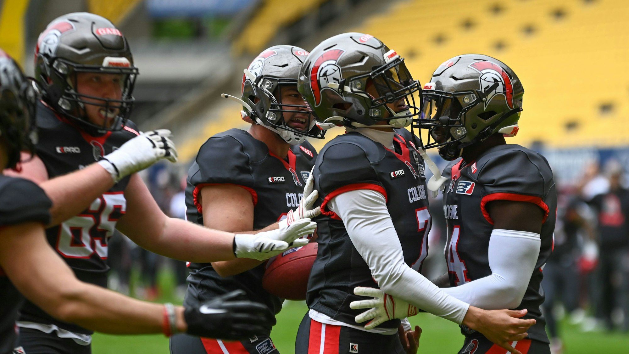 Jubel Isaiah Weed Cologne Centurions gegen Fehervar Enthroners Spielfotos 02.06.2024 Jubel über Touchdown Isaiah Weed Cologne Centurions, ELF, Week 2, Cologne Centurions - Fehervar Enthroners am 02. Juni 2024 im Tivoli Aachen *** Cheering Isaiah Weed Cologne Centurions vs Fehervar Enthroners match photos 02 06 2024 Cheering for touchdown Isaiah Weed Cologne Centurions , ELF, Week 2, Cologne Centurions Fehervar Enthroners on 02 June 2024 at Tivoli Aachen