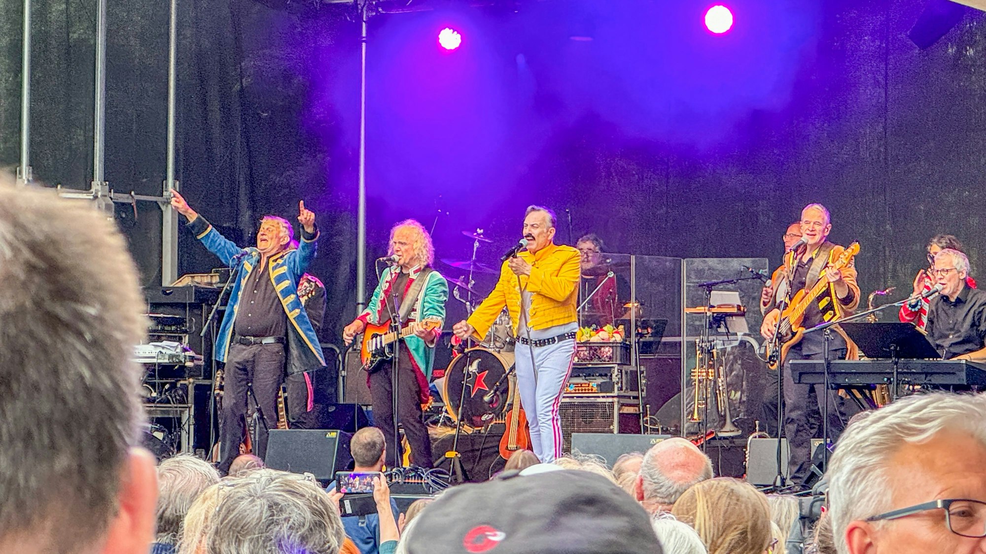 Zum insgesamt fünften Mal spielte „Köbes Underground“ in Schlebusch.